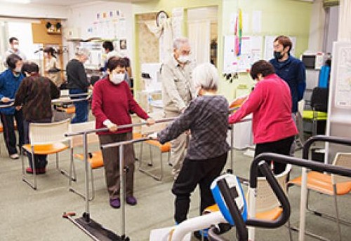 正社員 理学療法士 介護施設求人イメージ