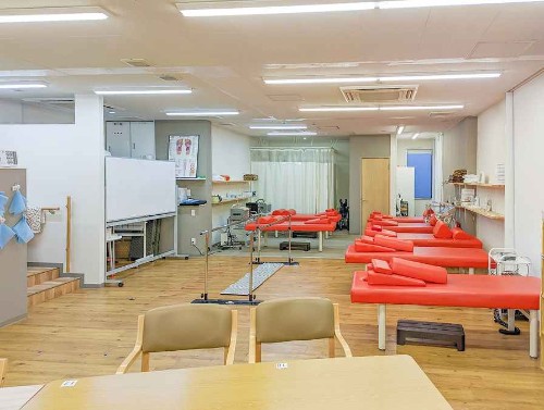 正社員 柔道整復師 鍼灸師 あん摩マッサージ指圧師 PT・OT・ST 介護施設・デイサービス求人イメージ