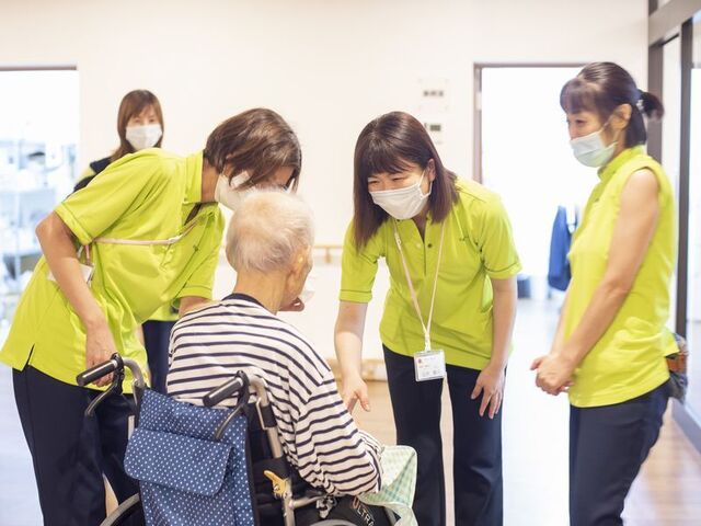 正社員 介護員 介護施設の求人情報イメージ2
